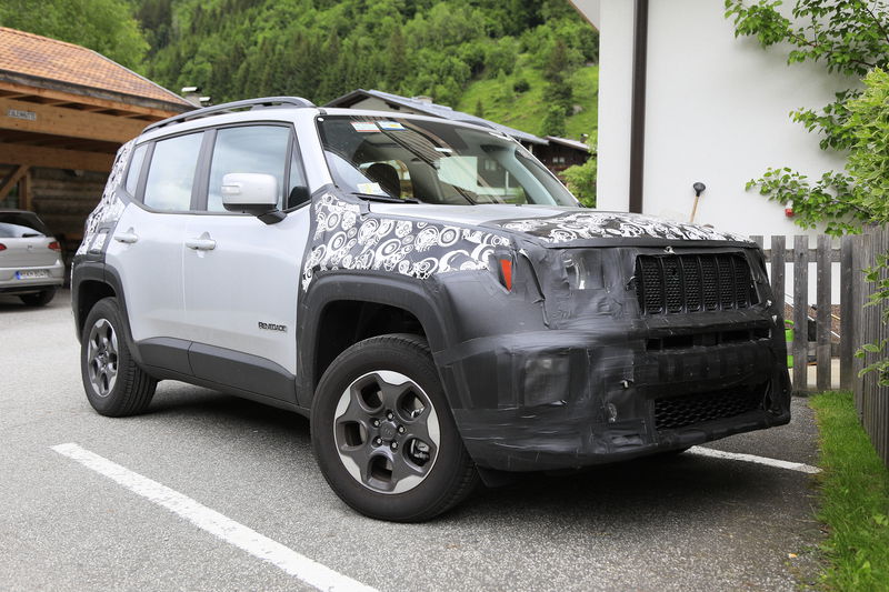 Jeep Renegade restyling, le foto spia