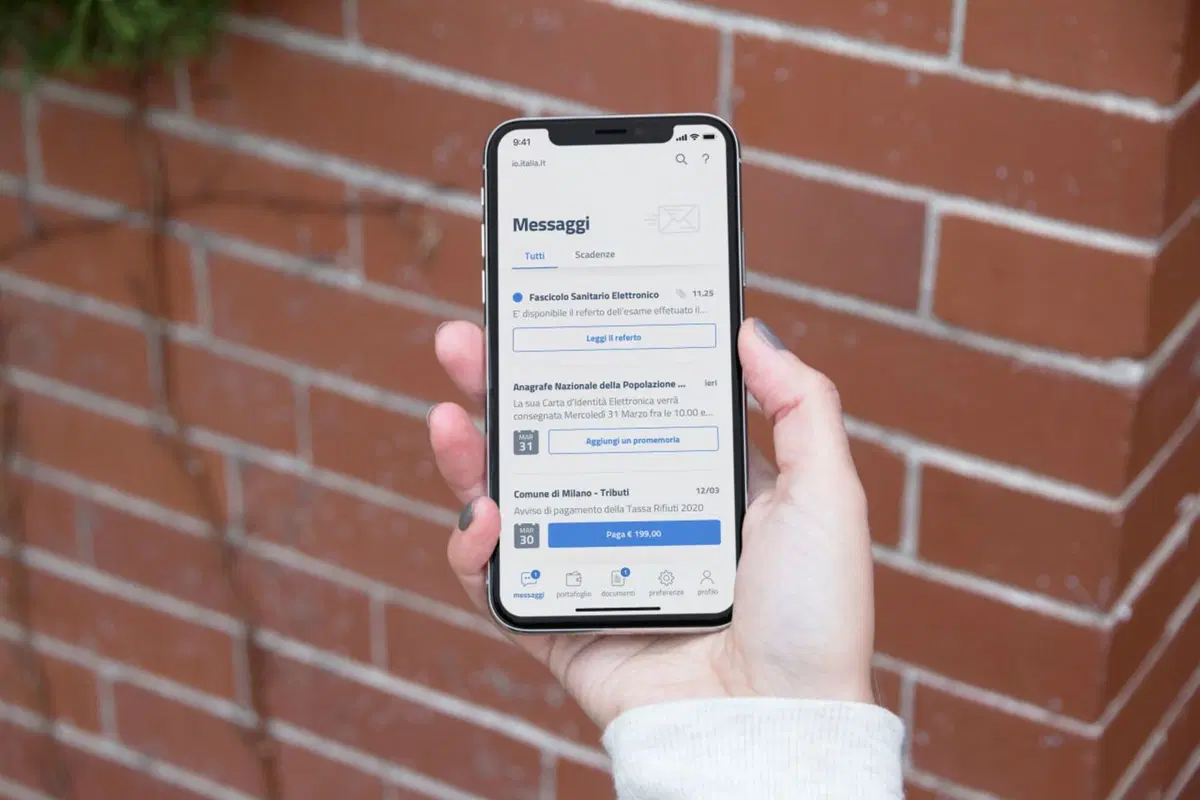 Multe e bollo si pagheranno con IO, l'app smartphone per tutti i servizi pubblici