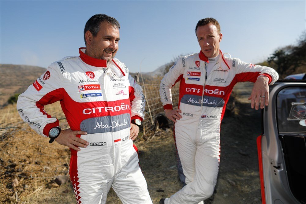 Meeke - a destra nella foto - &egrave; stato pilota ufficiale Peugeot Italia per una gara. 2010. Al Rally Costa Smeralda, che vinse uccidendo tutti. Andreucci secondo