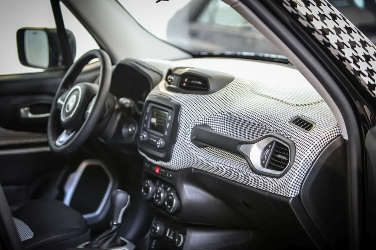 Da Lapo Elkann una Jeep Renegade per Womanity Foundation (2)