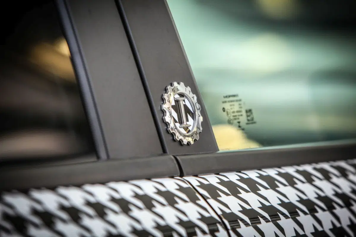 Da Lapo Elkann una Jeep Renegade per Womanity Foundation (3)