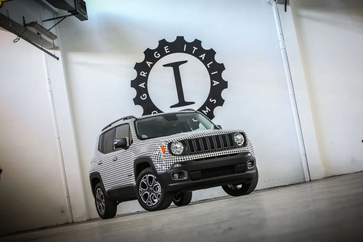 Da Lapo Elkann una Jeep Renegade per Womanity Foundation (4)