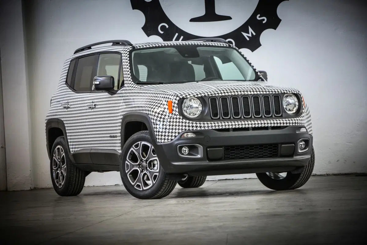 Da Lapo Elkann una Jeep Renegade per Womanity Foundation