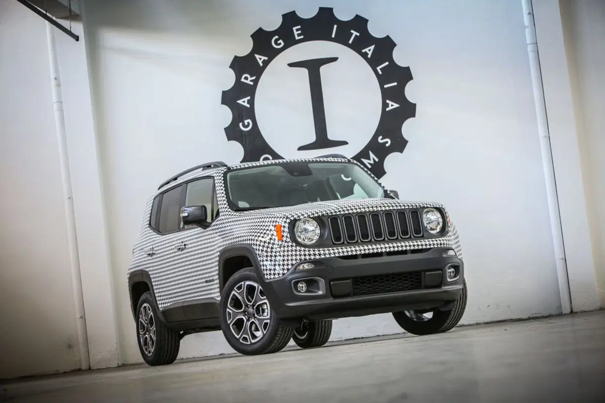 Da Lapo Elkann una Jeep Renegade per Womanity Foundation (5)