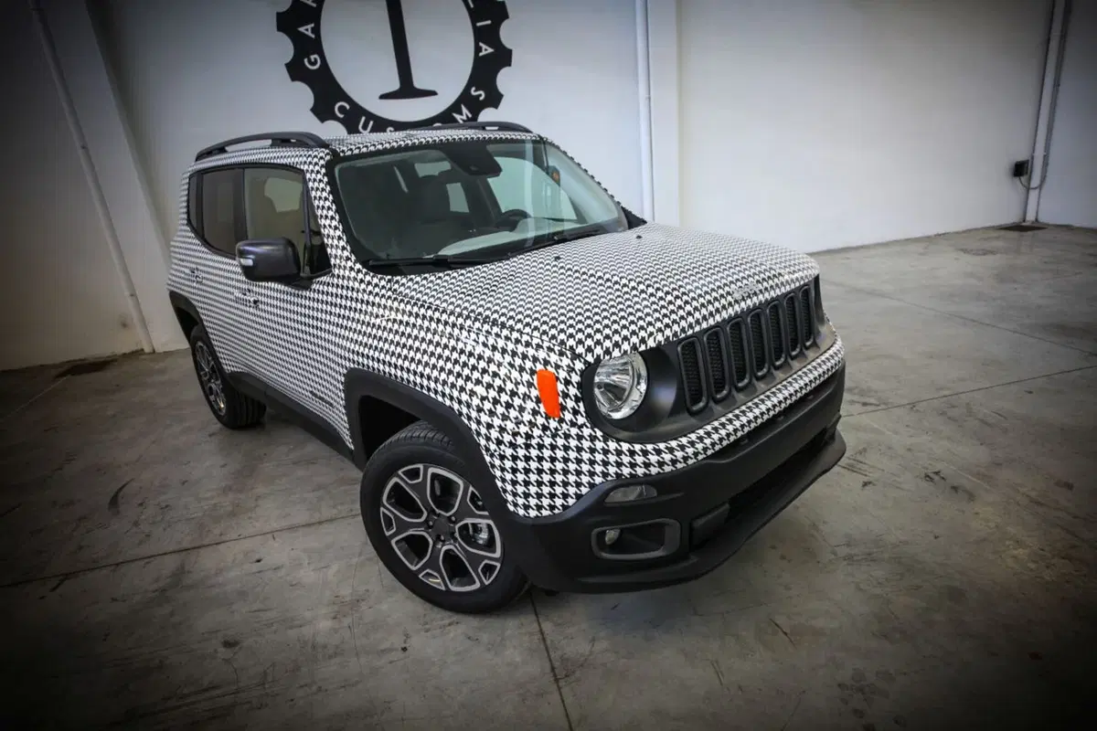 Da Lapo Elkann una Jeep Renegade per Womanity Foundation (8)