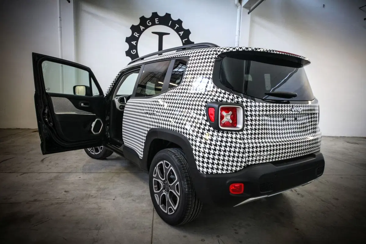 Da Lapo Elkann una Jeep Renegade per Womanity Foundation (12)