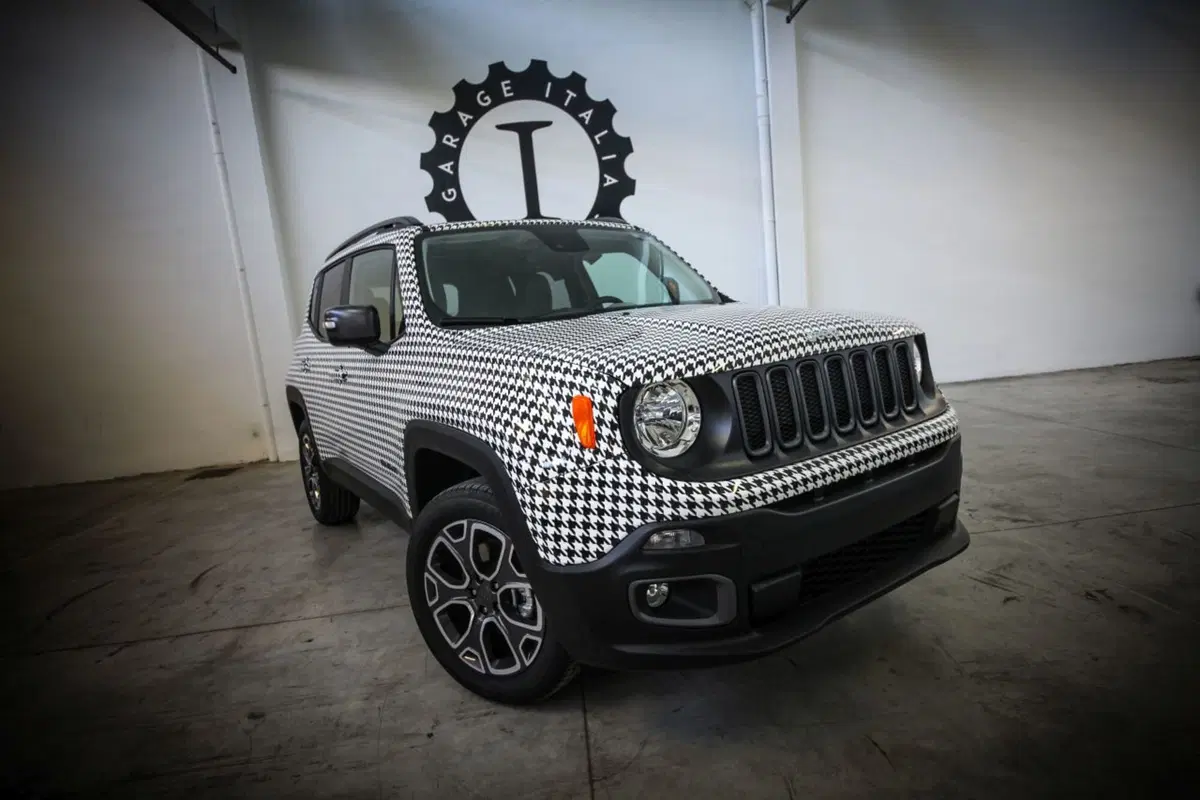 Da Lapo Elkann una Jeep Renegade per Womanity Foundation (13)