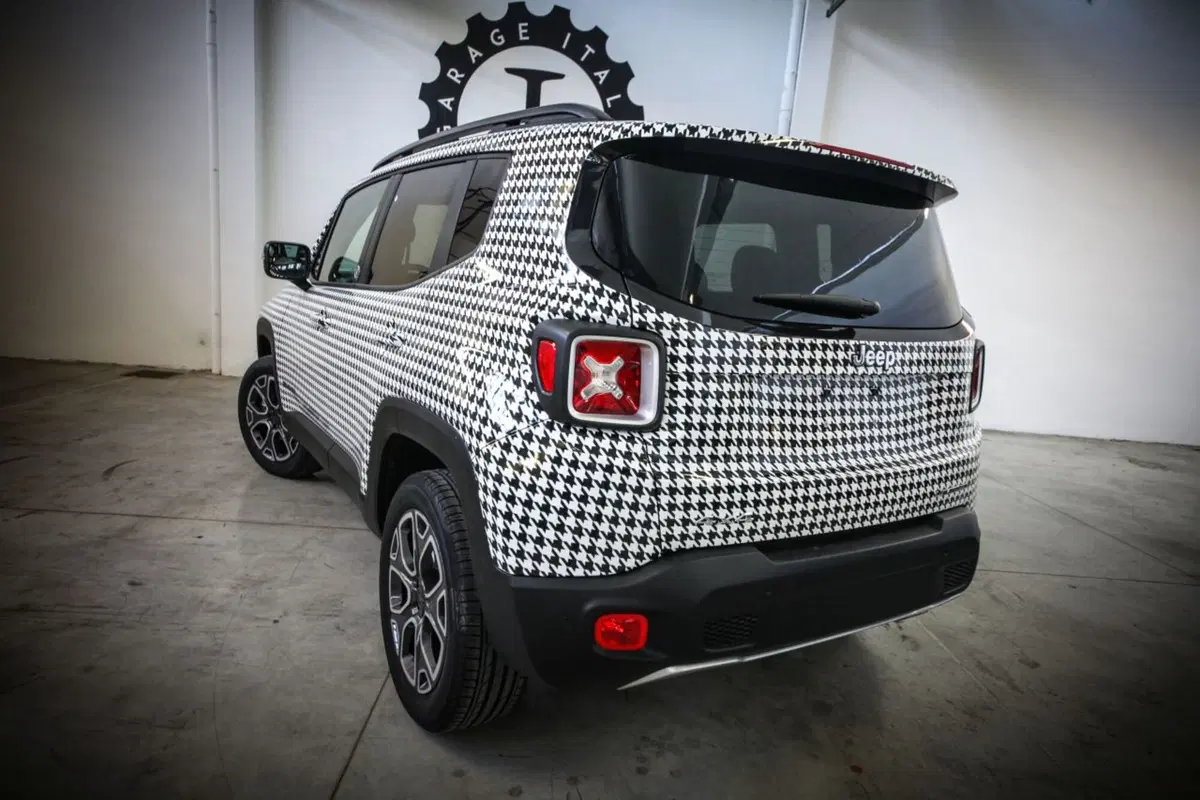 Da Lapo Elkann una Jeep Renegade per Womanity Foundation (14)