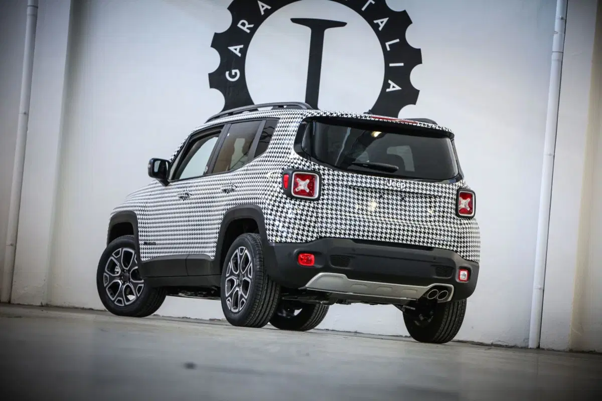 Da Lapo Elkann una Jeep Renegade per Womanity Foundation (18)