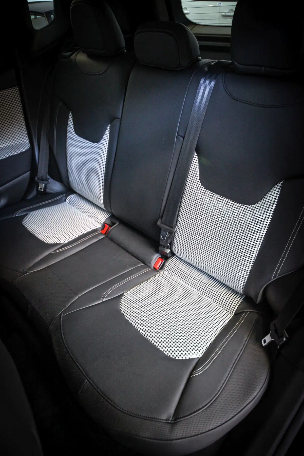 Da Lapo Elkann una Jeep Renegade per Womanity Foundation (20)