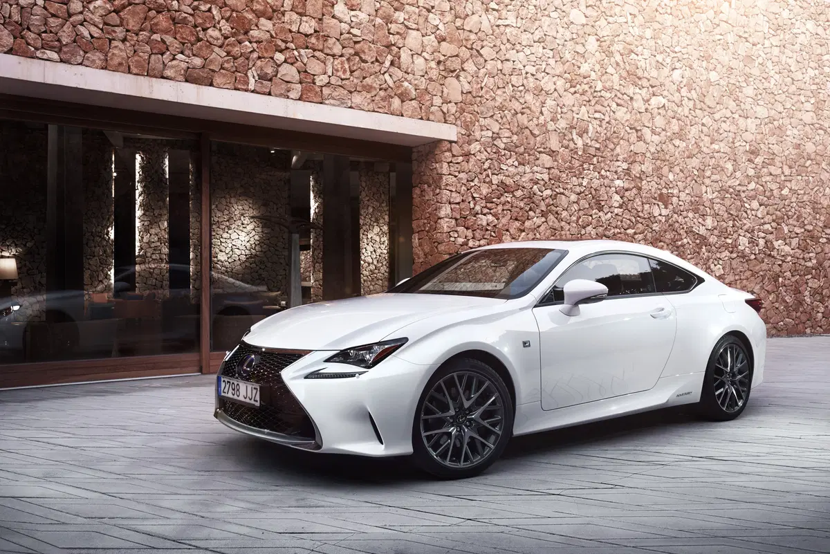 Lexus RC 300h Hybrid (16)