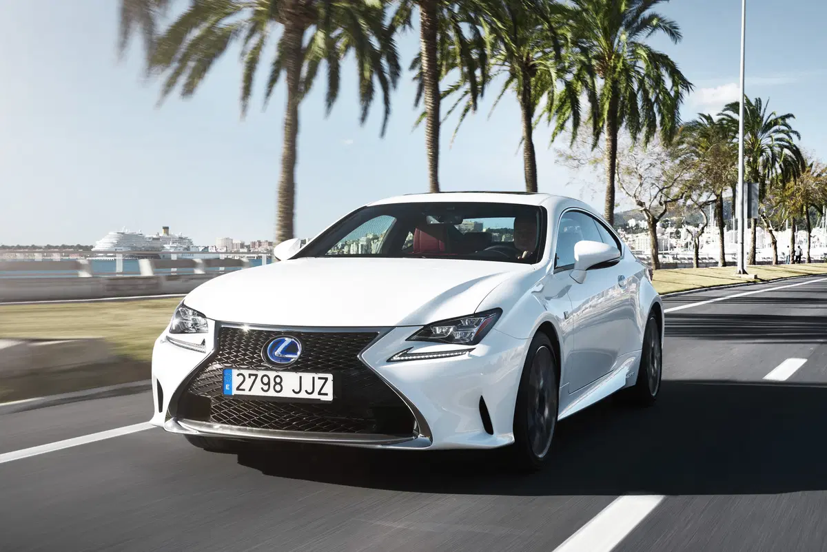 Lexus RC 300h Hybrid