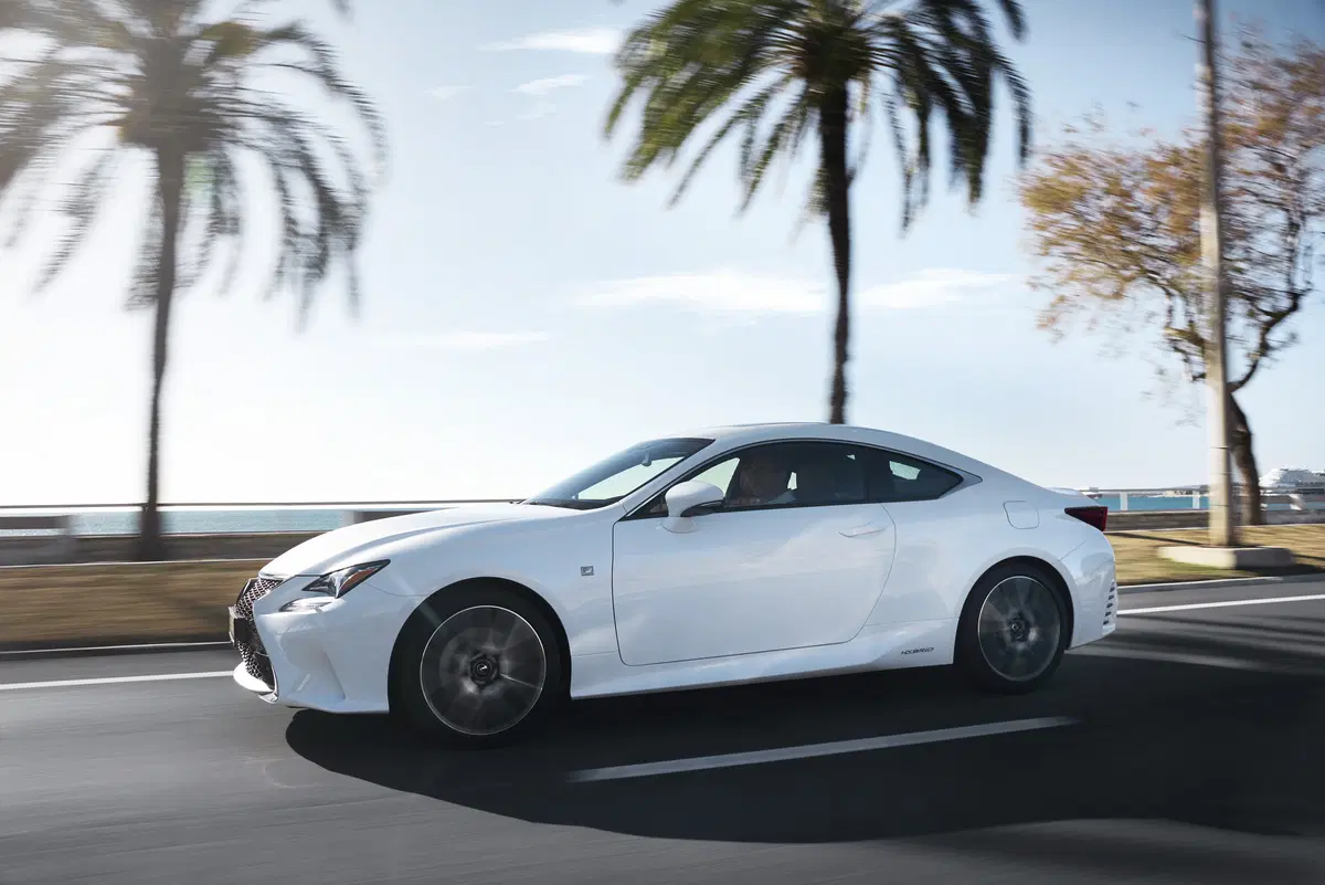 Lexus RC 300h Hybrid (2)