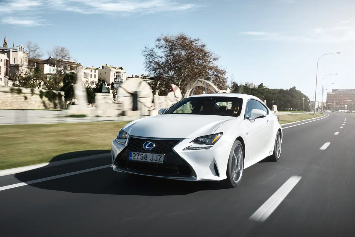 Lexus RC 300h Hybrid (3)