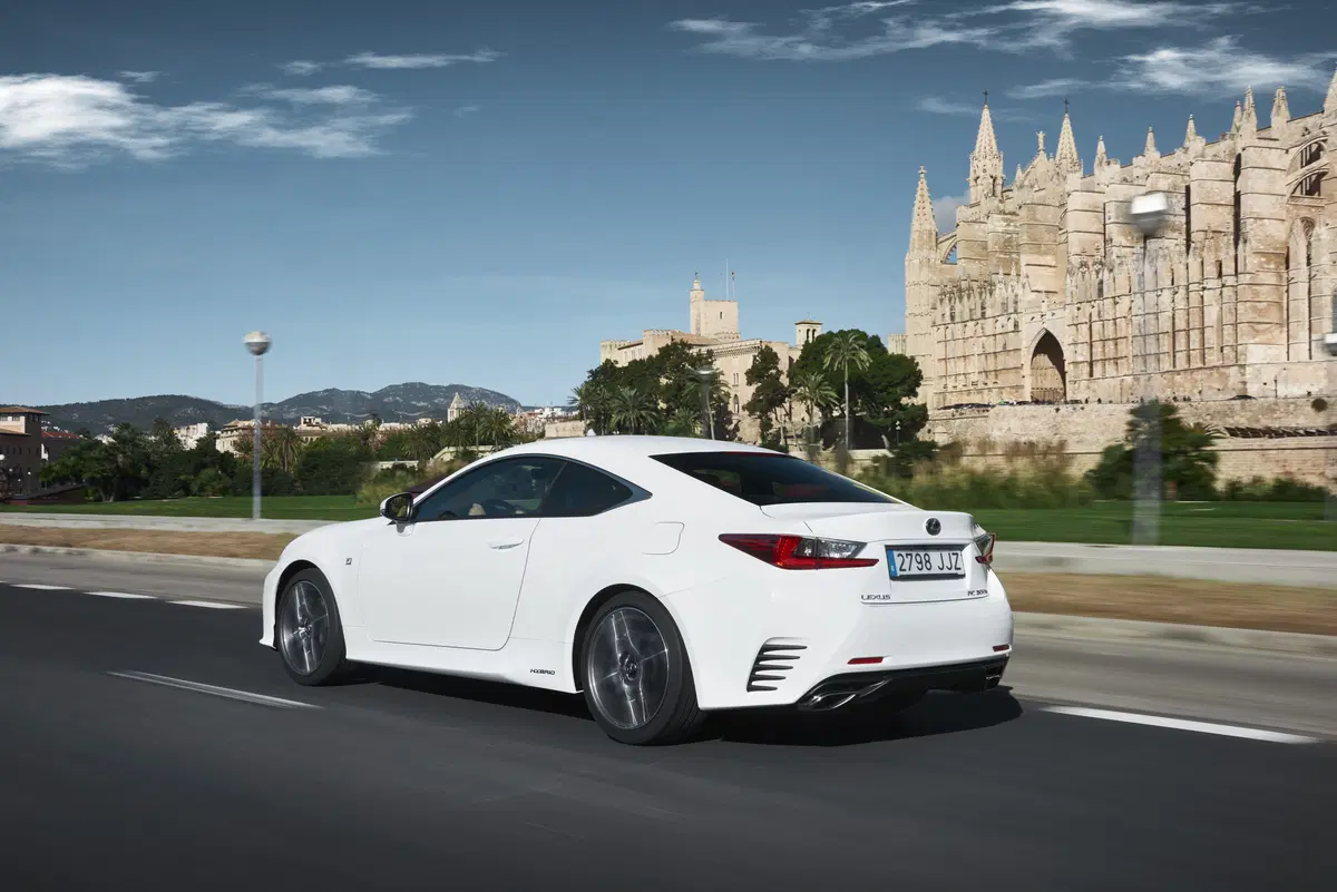 Lexus RC 300h Hybrid (4)