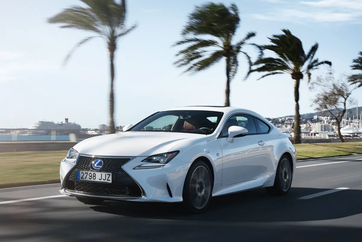 Lexus RC 300h Hybrid (5)