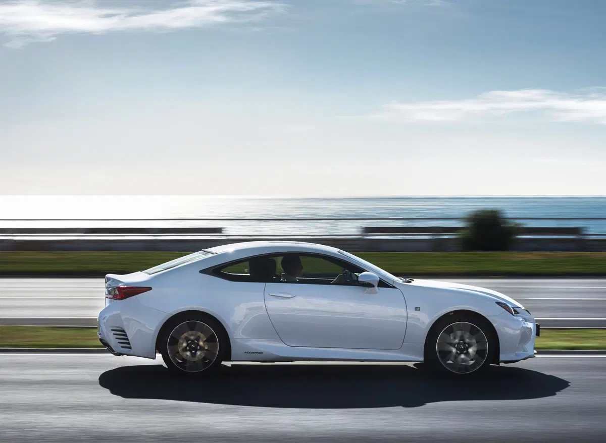 Lexus RC 300h Hybrid (9)