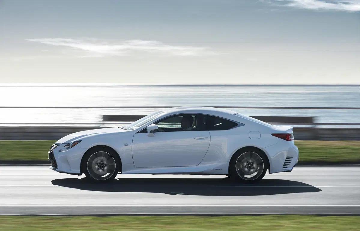 Lexus RC 300h Hybrid (10)