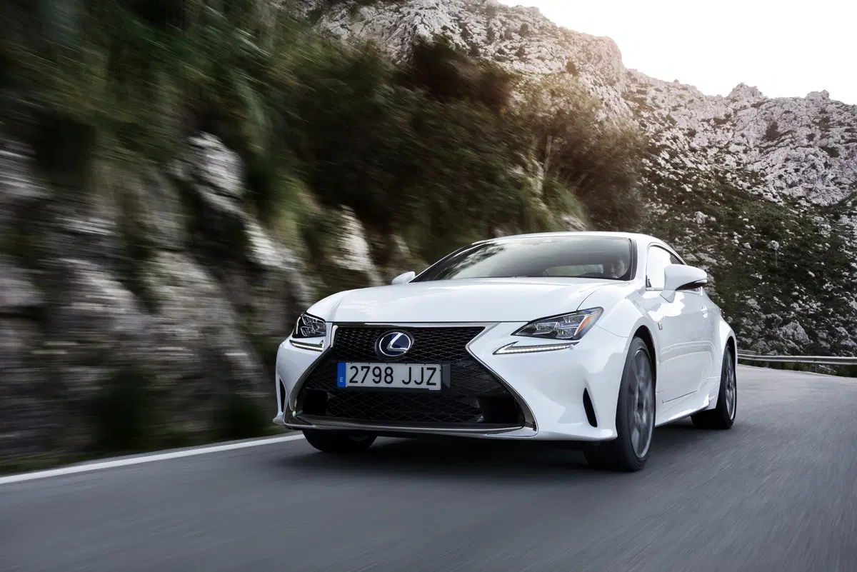 Lexus RC 300h Hybrid (13)