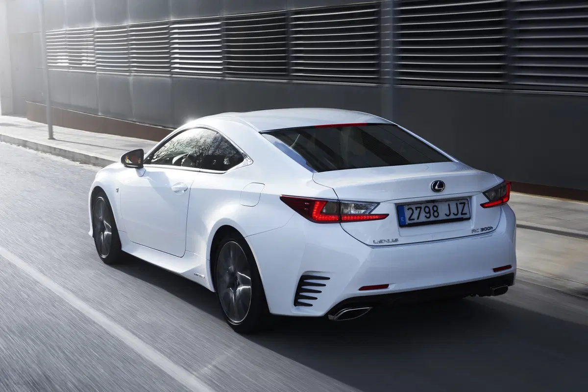 Lexus RC 300h Hybrid (12)