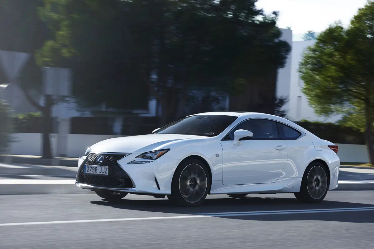 Lexus RC 300h Hybrid (17)