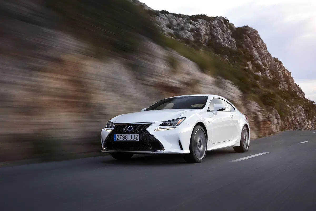 Lexus RC 300h Hybrid (29)
