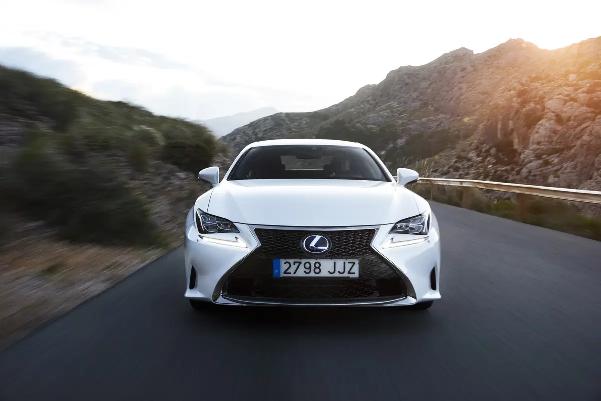 Lexus RC 300h Hybrid (30)