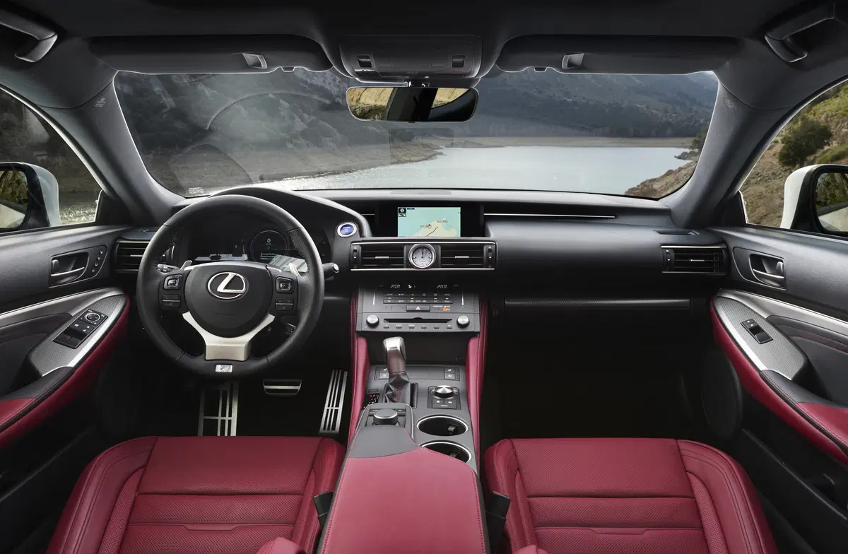 Lexus RC 300h Hybrid (19)