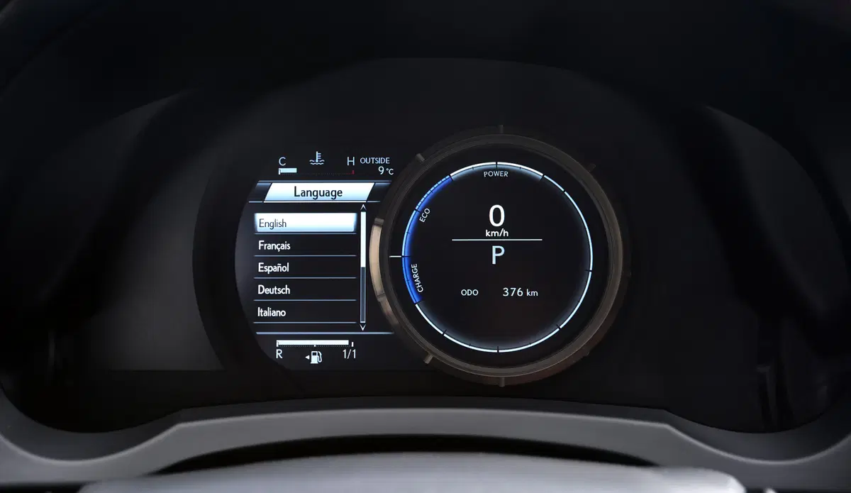 Lexus RC 300h Hybrid (23)