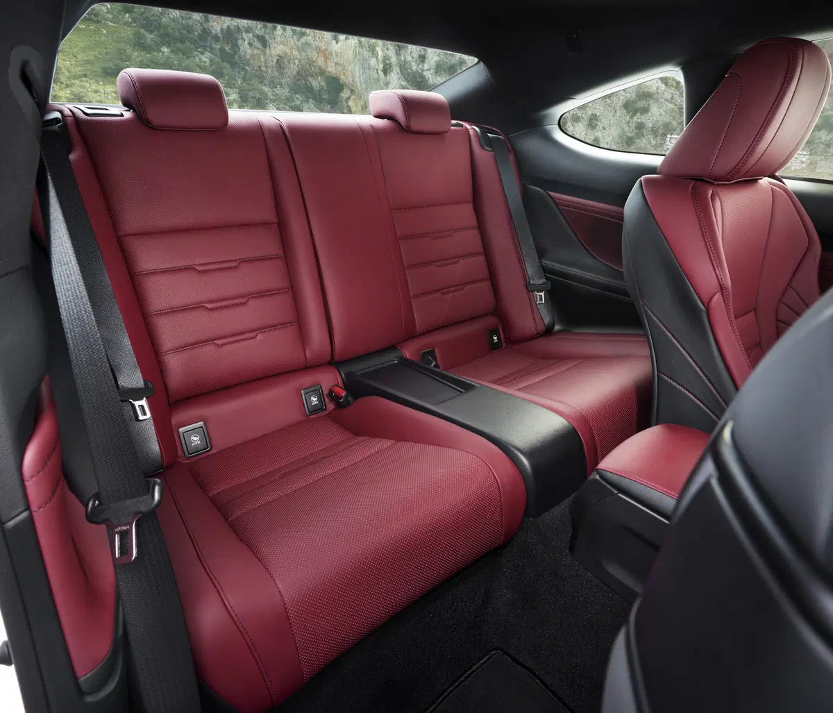 Lexus RC 300h Hybrid (21)