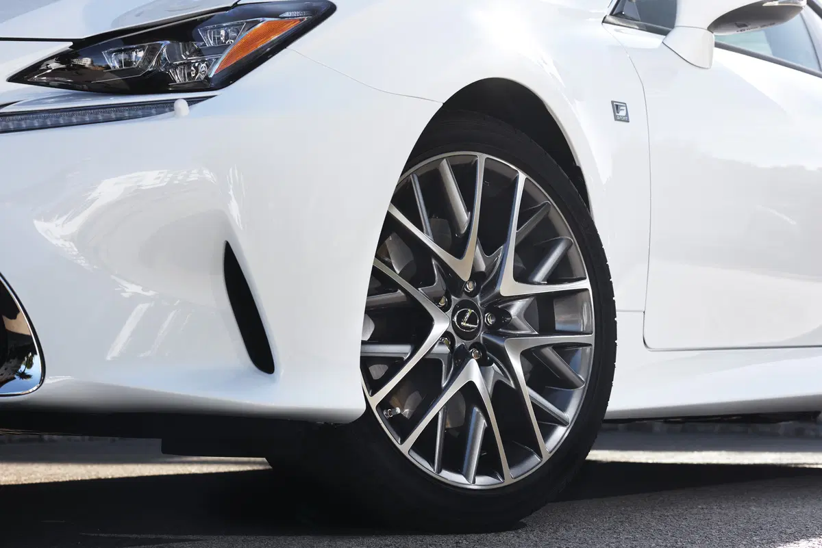 Lexus RC 300h Hybrid (32)