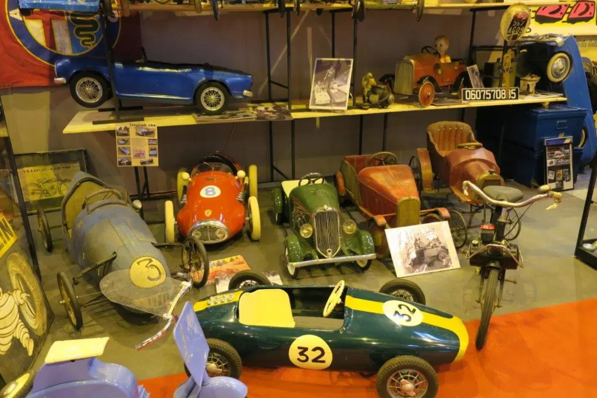 Rétromobile 2016, le auto e le moto più belle in diretta da Parigi (17)