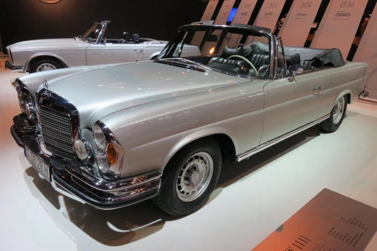 Rétromobile 2016, le auto e le moto più belle in diretta da Parigi (24)