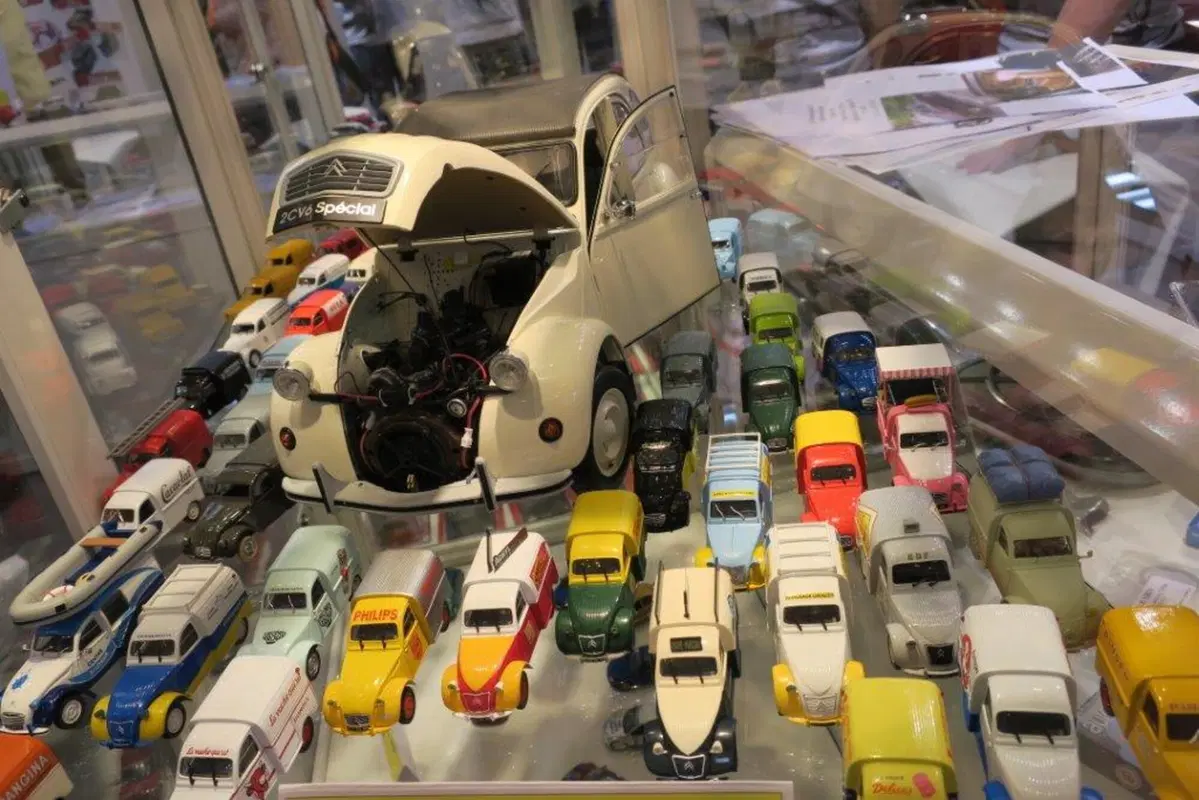 Rétromobile 2016, le auto e le moto più belle in diretta da Parigi (25)