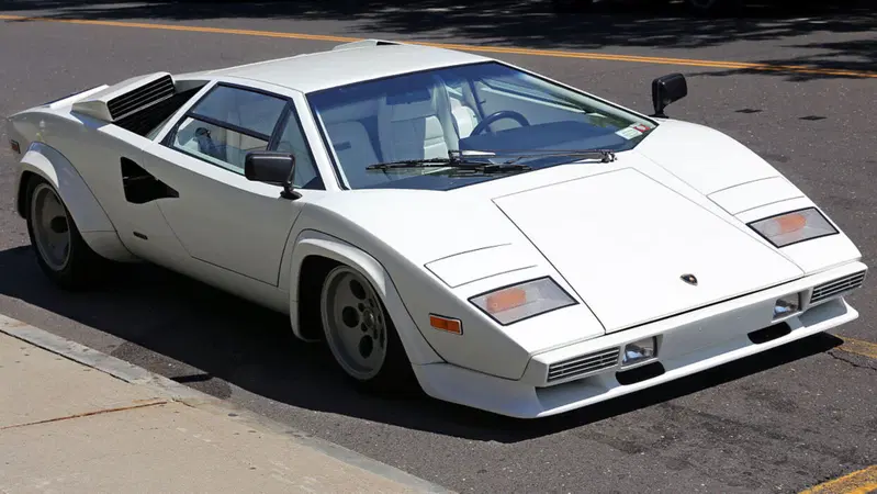 Lamborghini Countach LP400S, l'icona compie 40 anni