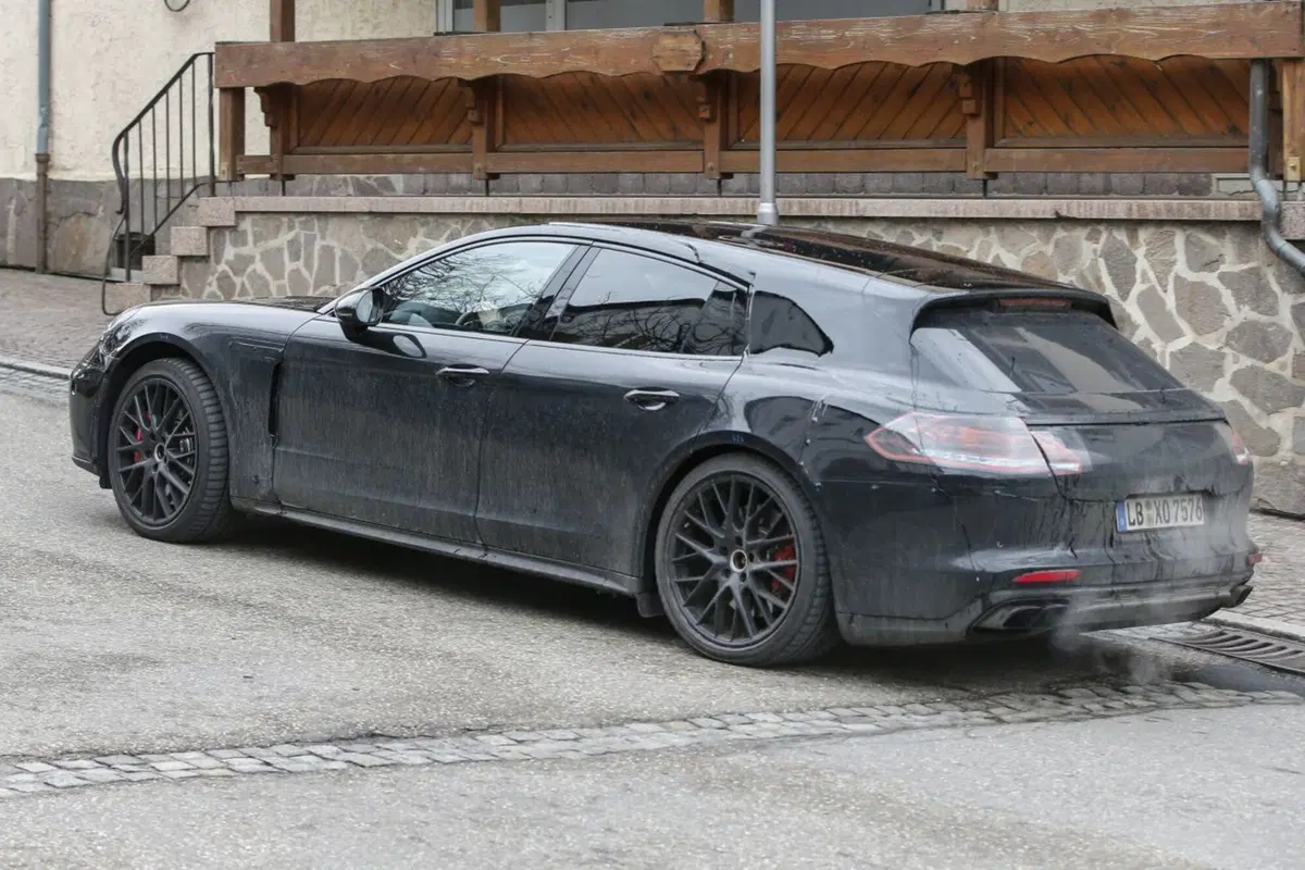 Porsche Panamera Wagon? Eccola! (2)