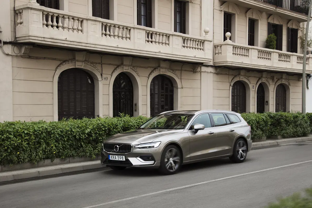 Volvo V60 2018 | tanta sicurezza al servizio della famiglia [Video] (2)