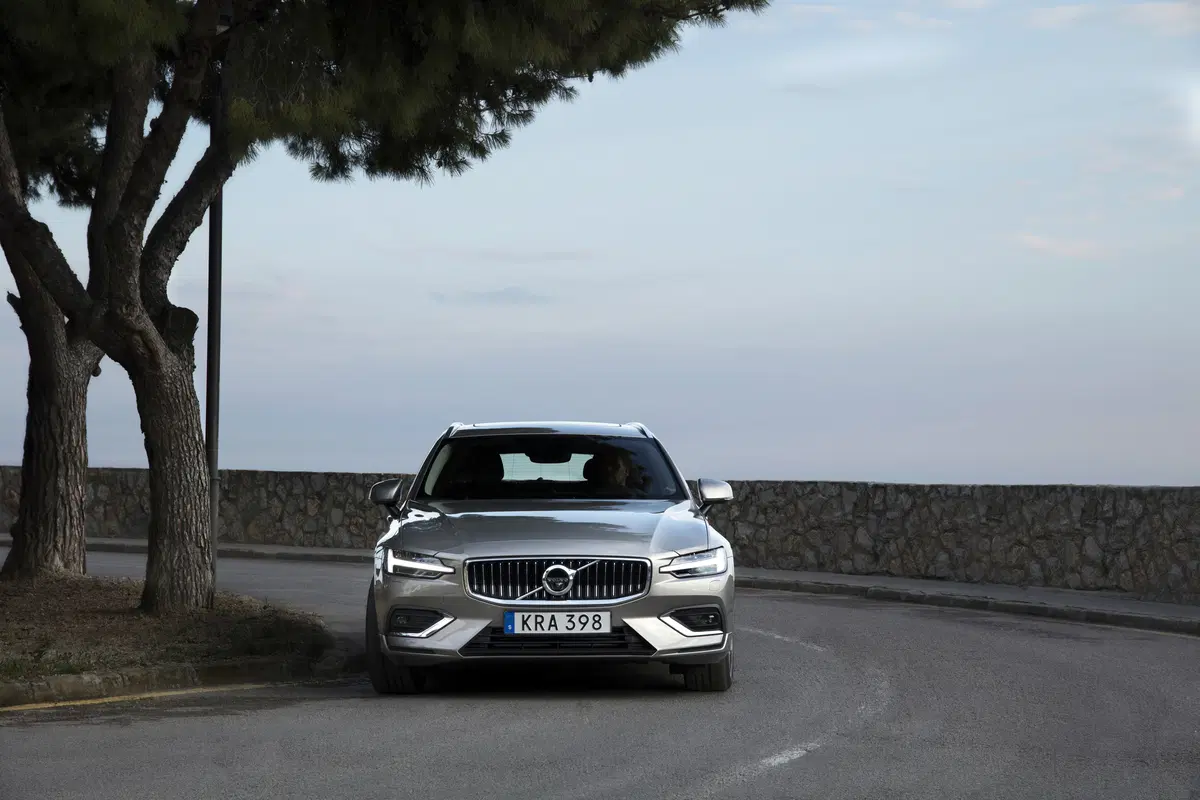 Volvo V60 2018 | tanta sicurezza al servizio della famiglia [Video] (3)
