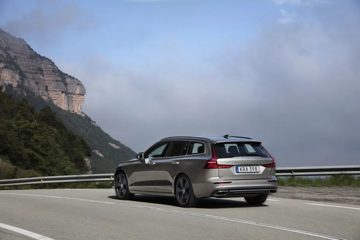 Volvo V60 2018 | tanta sicurezza al servizio della famiglia [Video] (8)