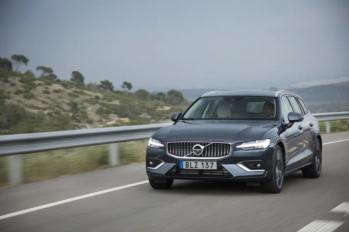 Volvo V60 2018 | tanta sicurezza al servizio della famiglia [Video] (13)