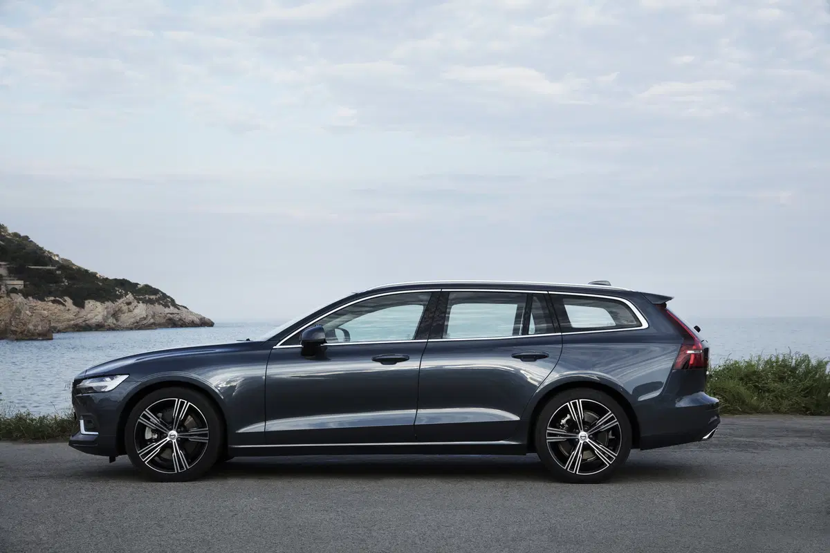 Volvo V60 2018 | tanta sicurezza al servizio della famiglia [Video] (14)