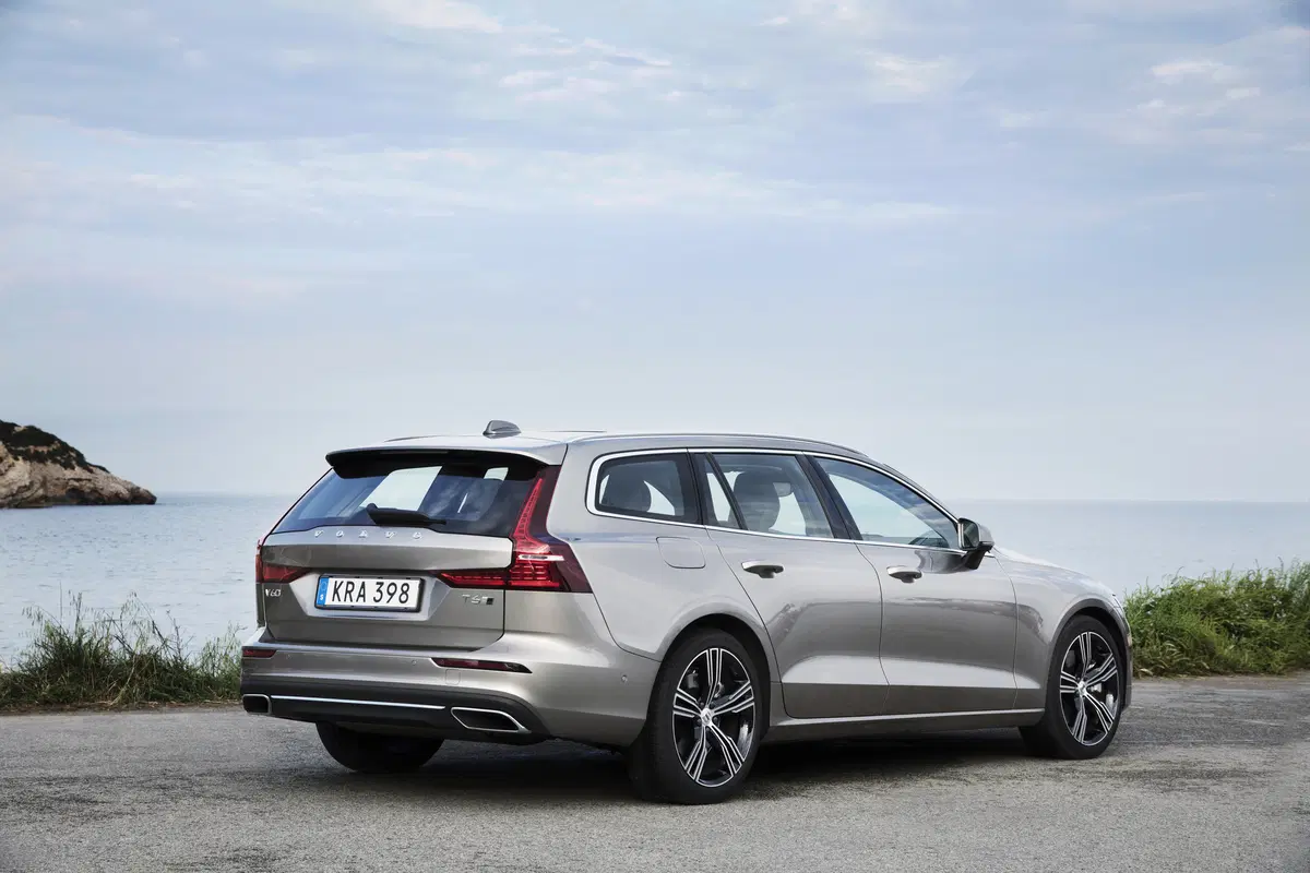 Volvo V60 2018 | tanta sicurezza al servizio della famiglia [Video] (19)