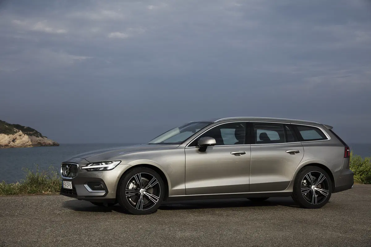 Volvo V60 2018 | tanta sicurezza al servizio della famiglia [Video] (18)