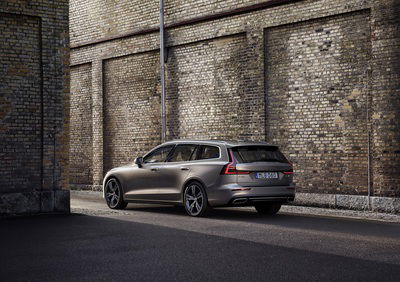 Volvo V60 2018 | tanta sicurezza al servizio della famiglia [Video]