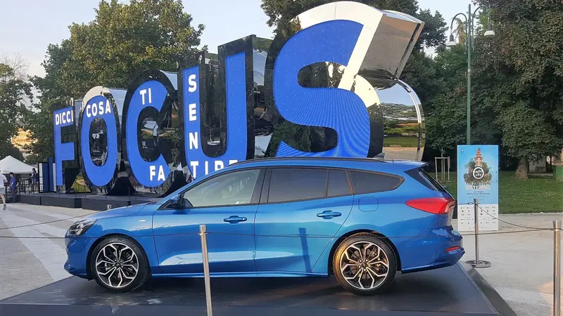 Milano, Piazza del Cannone: a RadioCity anche la Ford Focus Letters Experience 