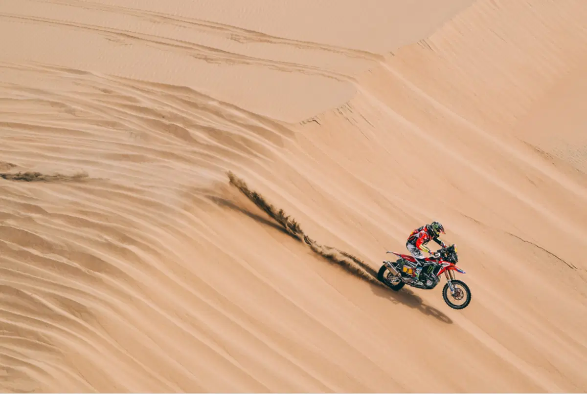 Dakar. Via, al lavoro. Dakar concentrato di Storia (2)