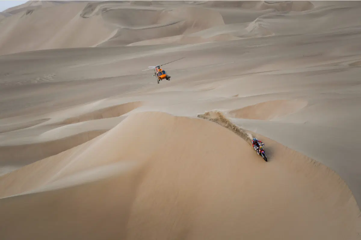 Dakar. Via, al lavoro. Dakar concentrato di Storia (9)