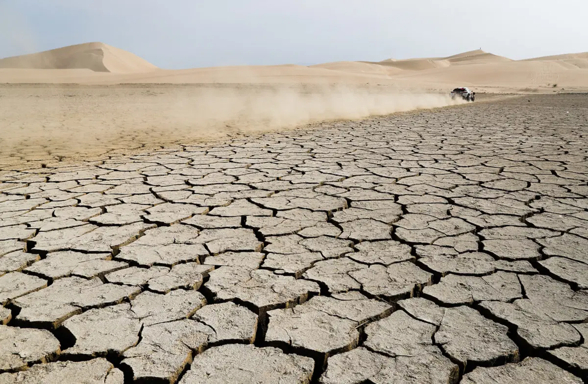 Dakar. Via, al lavoro. Dakar concentrato di Storia (12)
