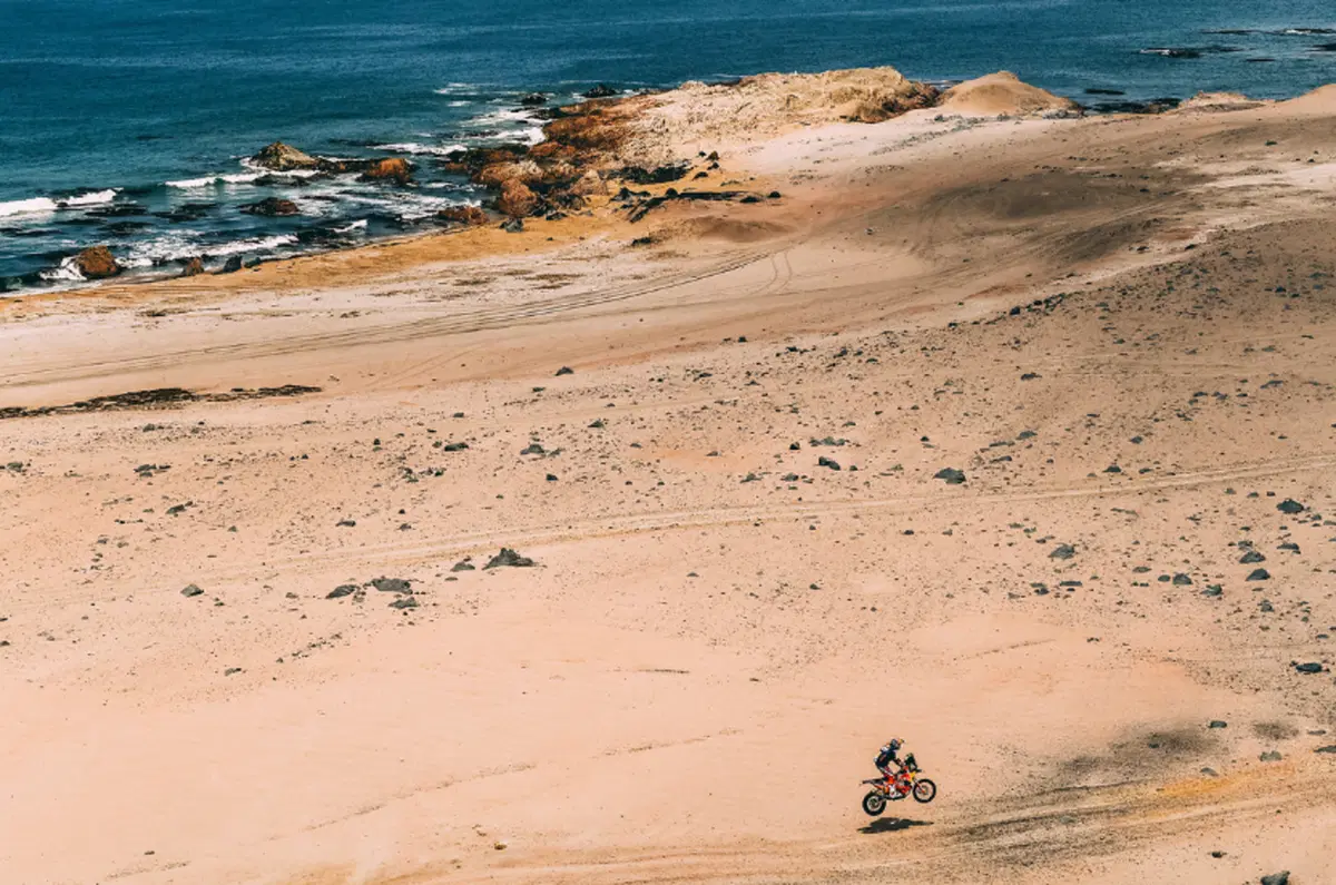 Dakar. Via, al lavoro. Dakar concentrato di Storia (14)