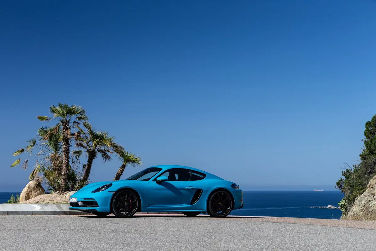 Porsche 718 Cayman GTS: bella fuori, cattiva dentro [Video] (8)